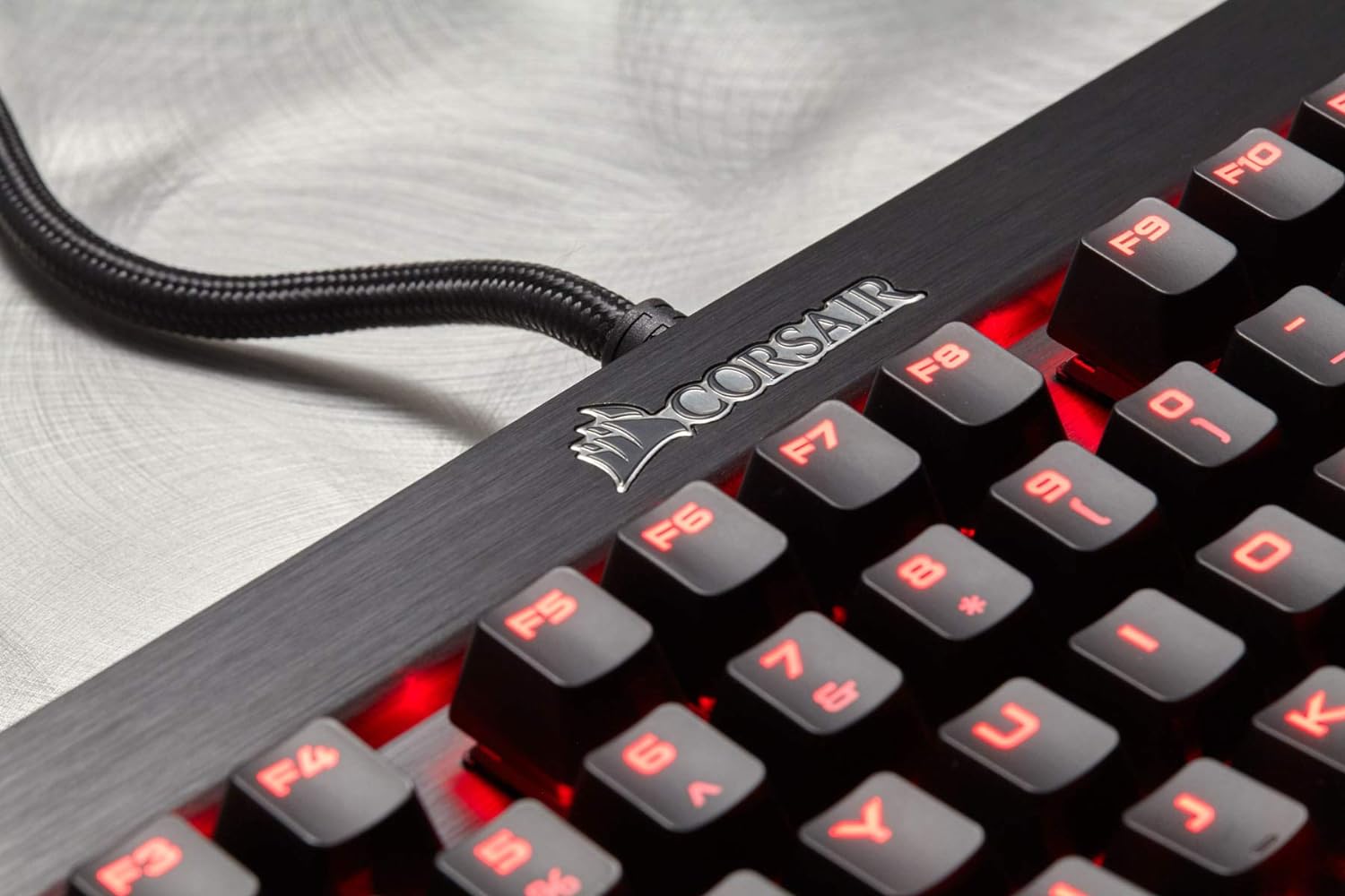Corsair Mechanical Gaming Keyboard K70 Lux Cherry MX Blue - Responsive keys for precise gaming control. 0843591074124