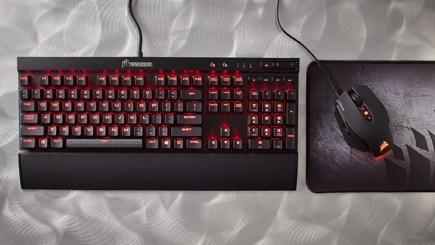 Corsair Mechanical Gaming Keyboard K70 Lux Cherry MX Blue - Durable construction for long-lasting use. 0843591074124
