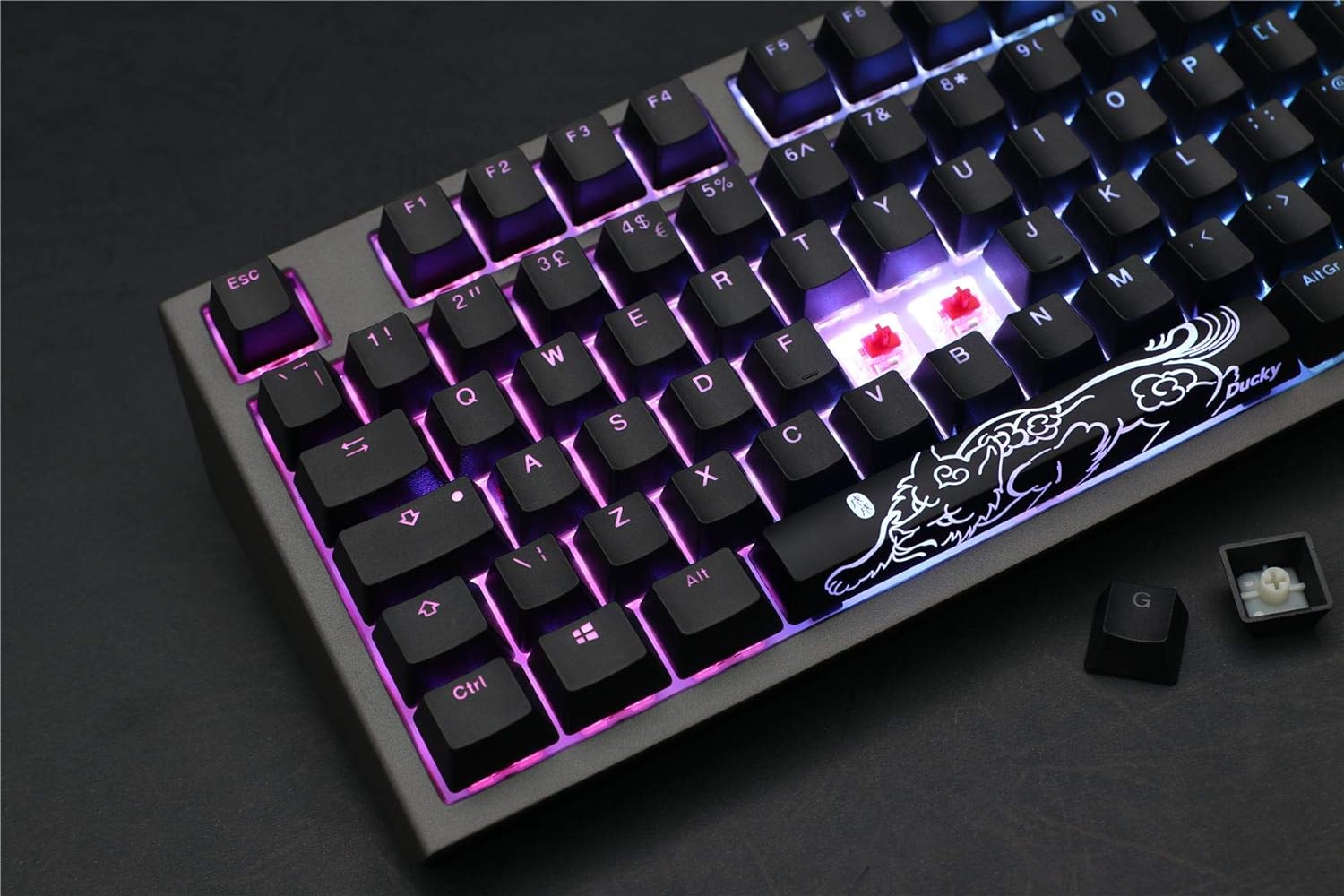 DuckyChannel Shine 7 RGB Backlit Keyboard - Sleek design with RGB lighting. 4713319663069