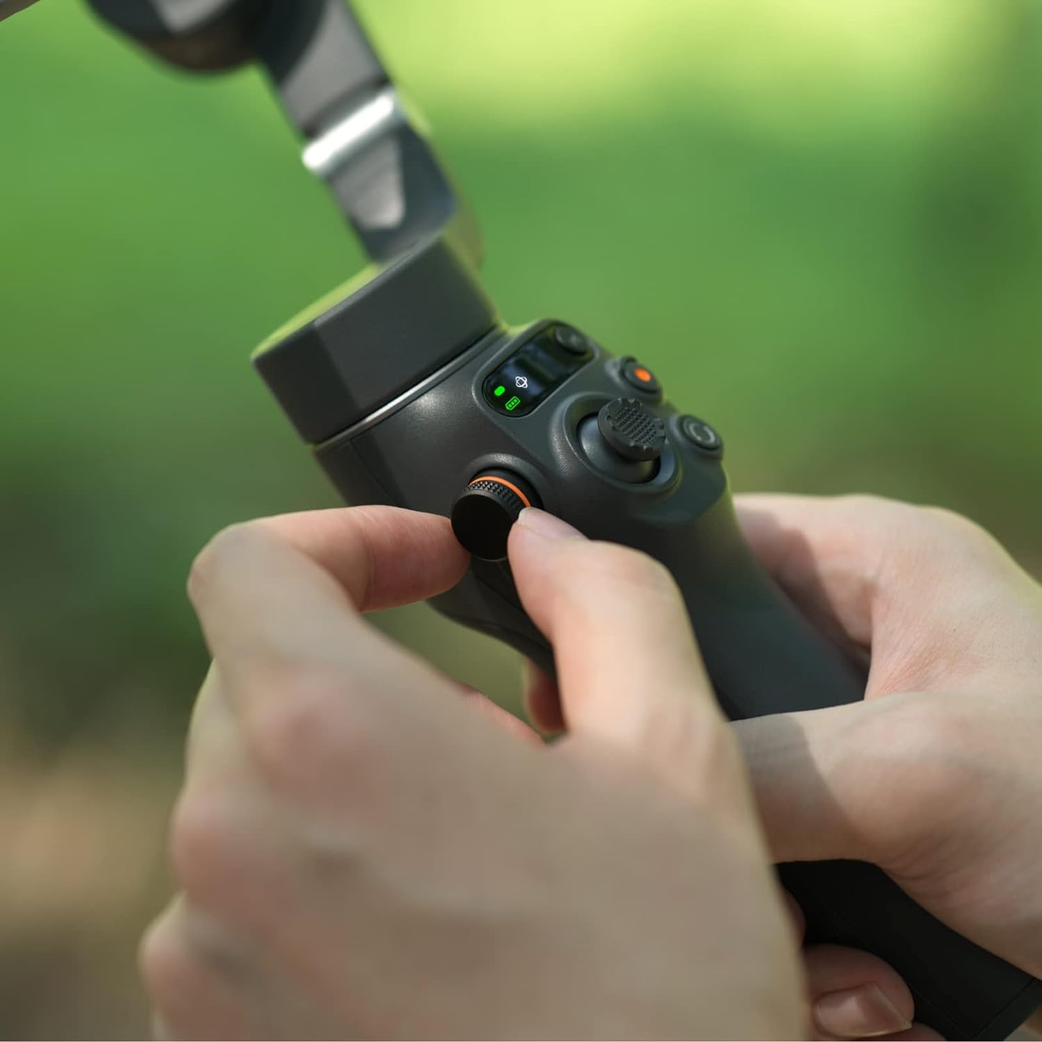 DJI Osmo Mobile 6 Gimbal Stabilizer - Extendable extension rod for versatile shooting angles. 6941565939005